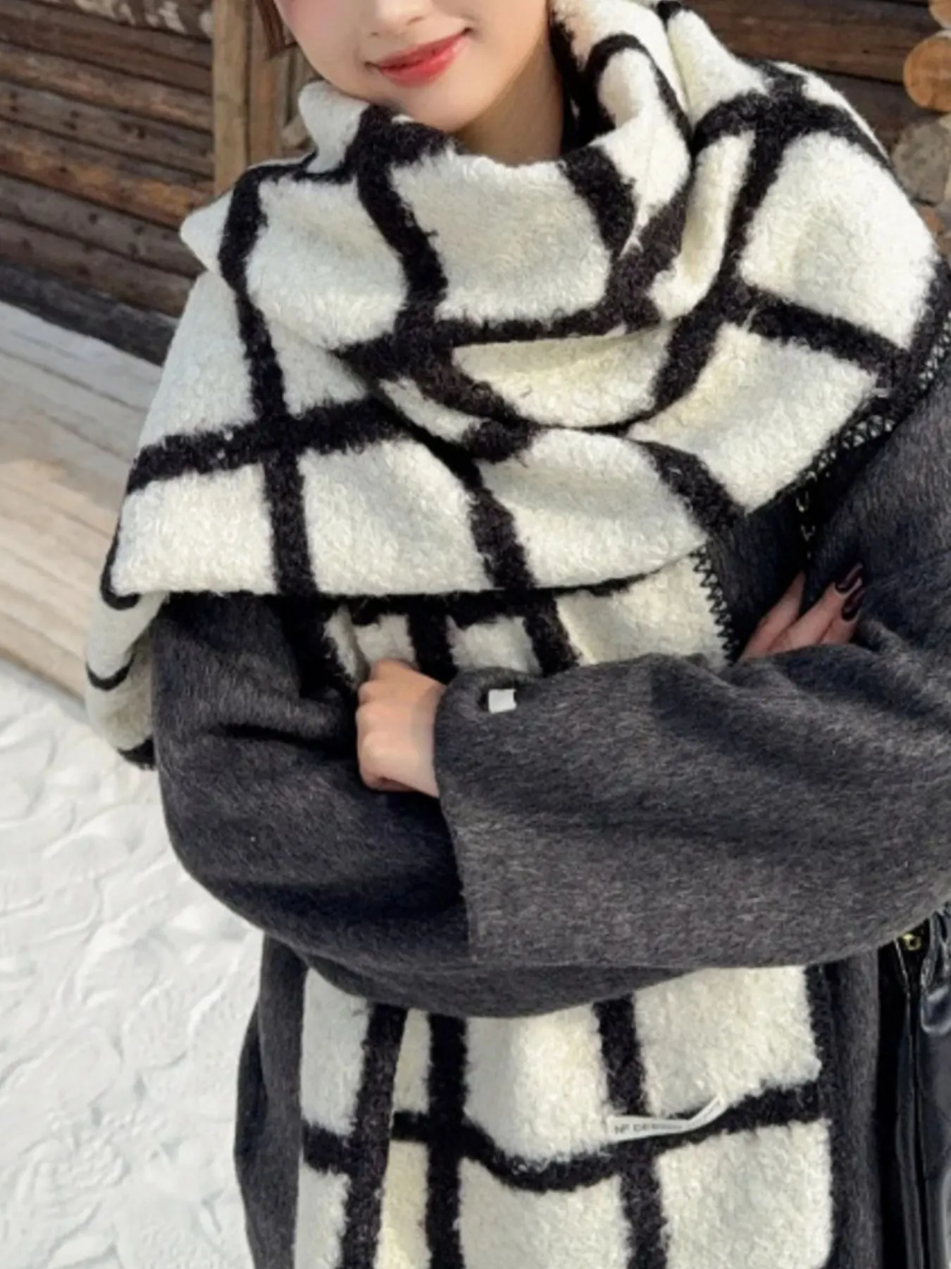 Plaid Pattern Winter Scarf - Black
