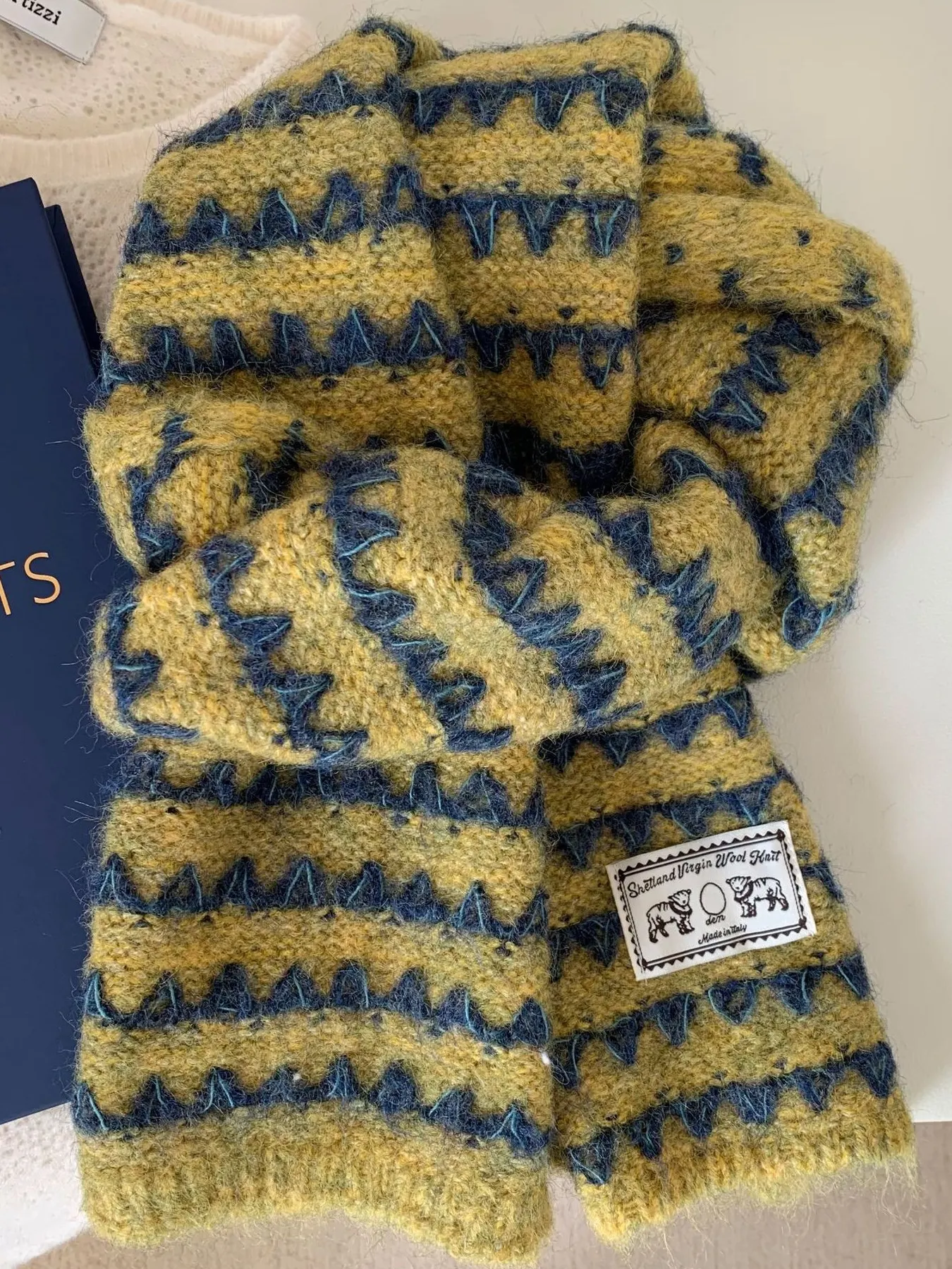 Vintage Knitted Pattern Scarf - Gold