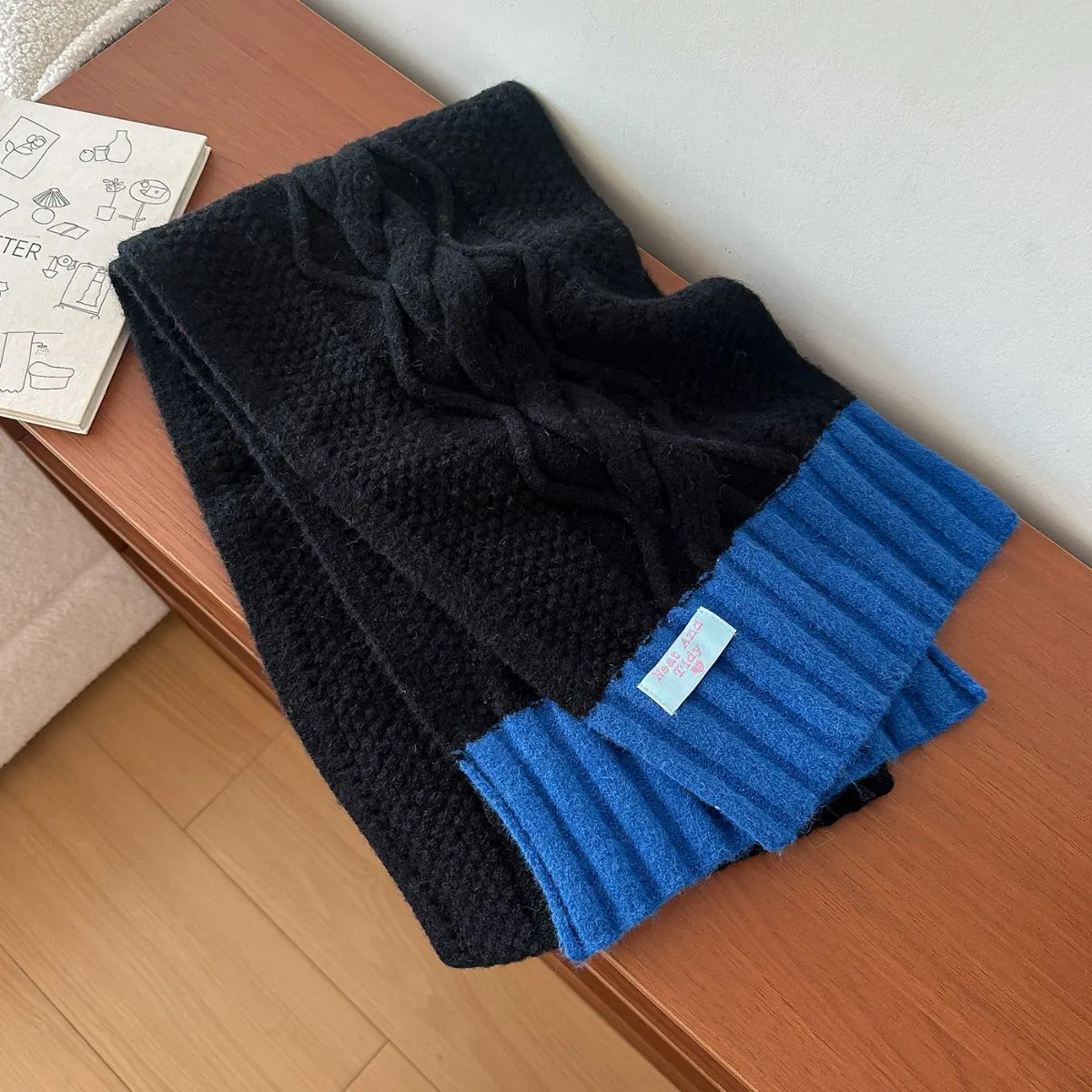 Two-Tone Cable Knitted Scarf - Black