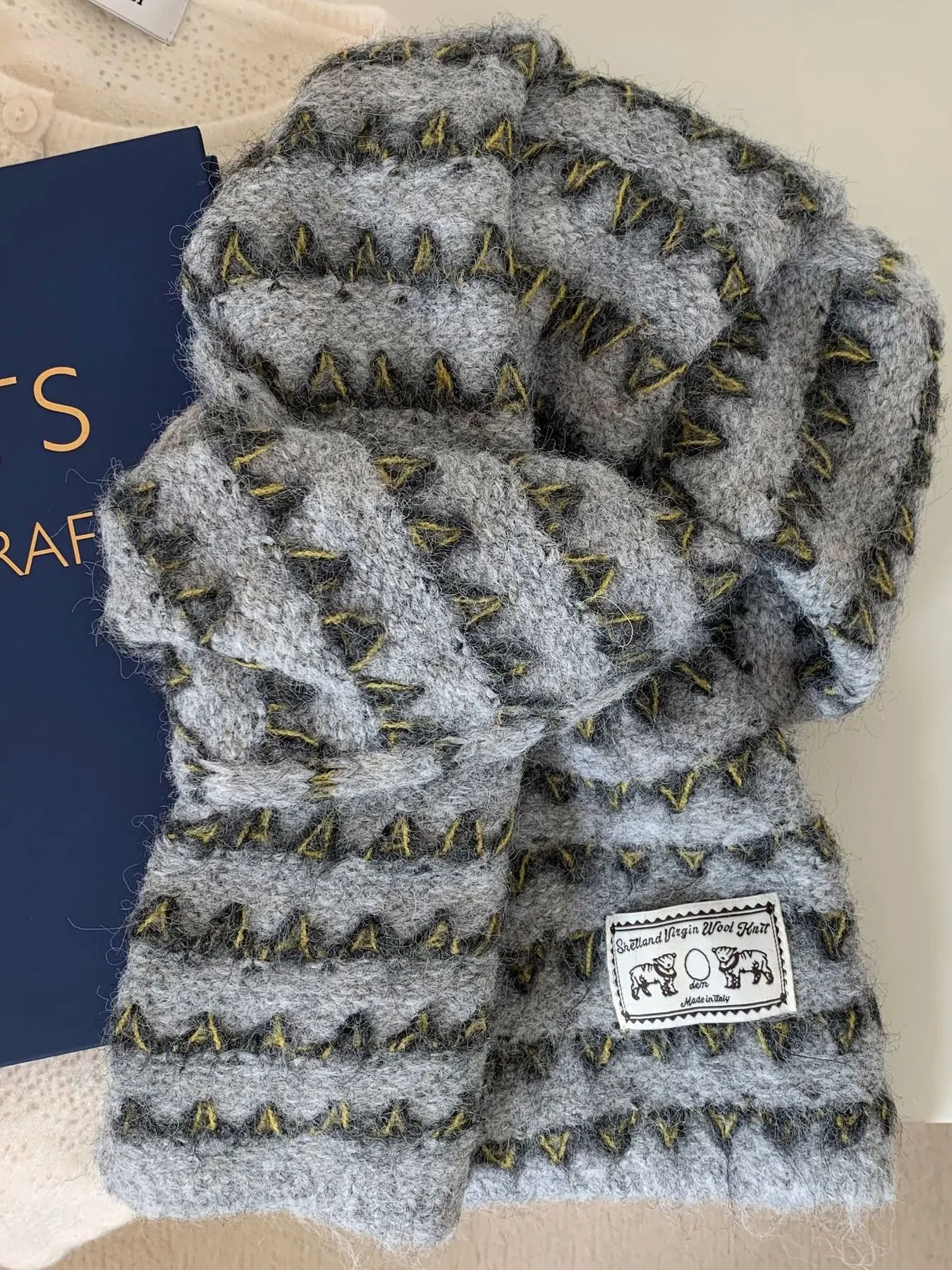 Vintage Knitted Pattern Scarf - Gray
