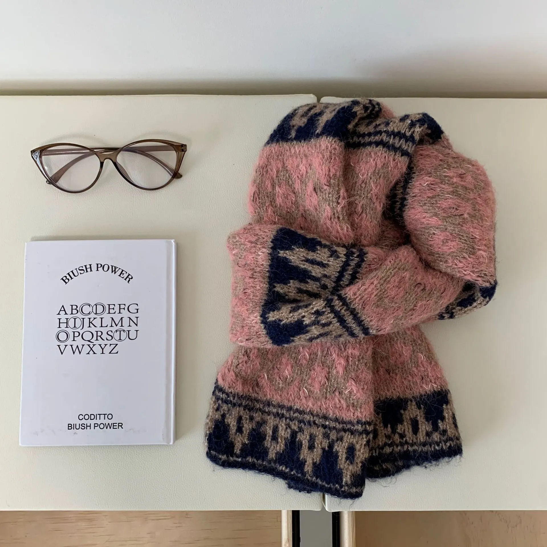 Vintage Knitted Pattern Warm Scarf - Dusty Pink