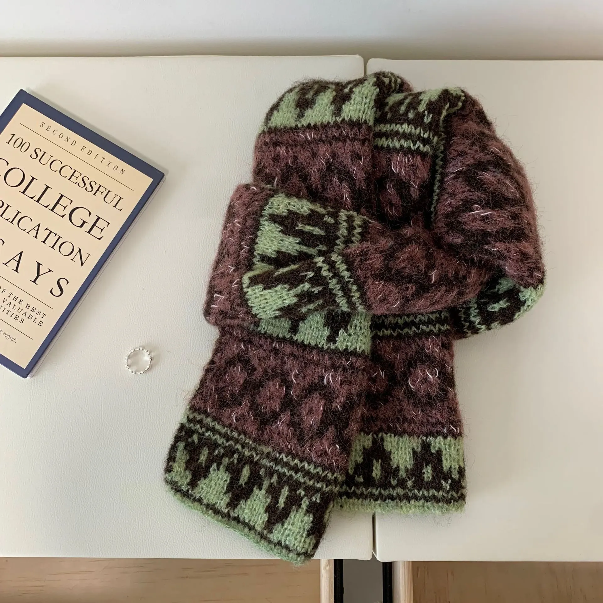 Vintage Knitted Pattern Warm Scarf - Gum Leaf