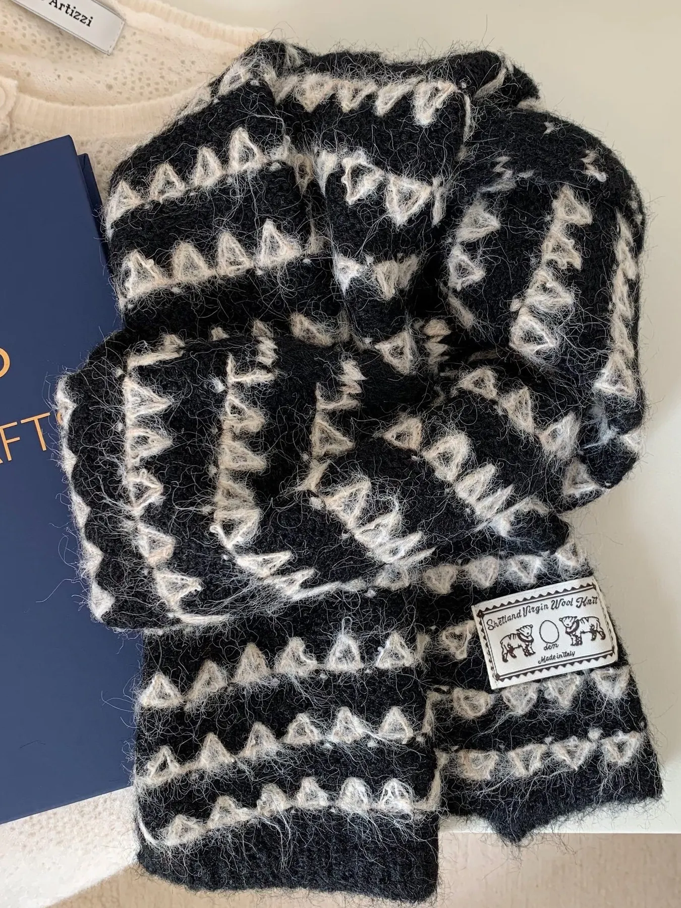 Vintage Knitted Pattern Scarf - Black