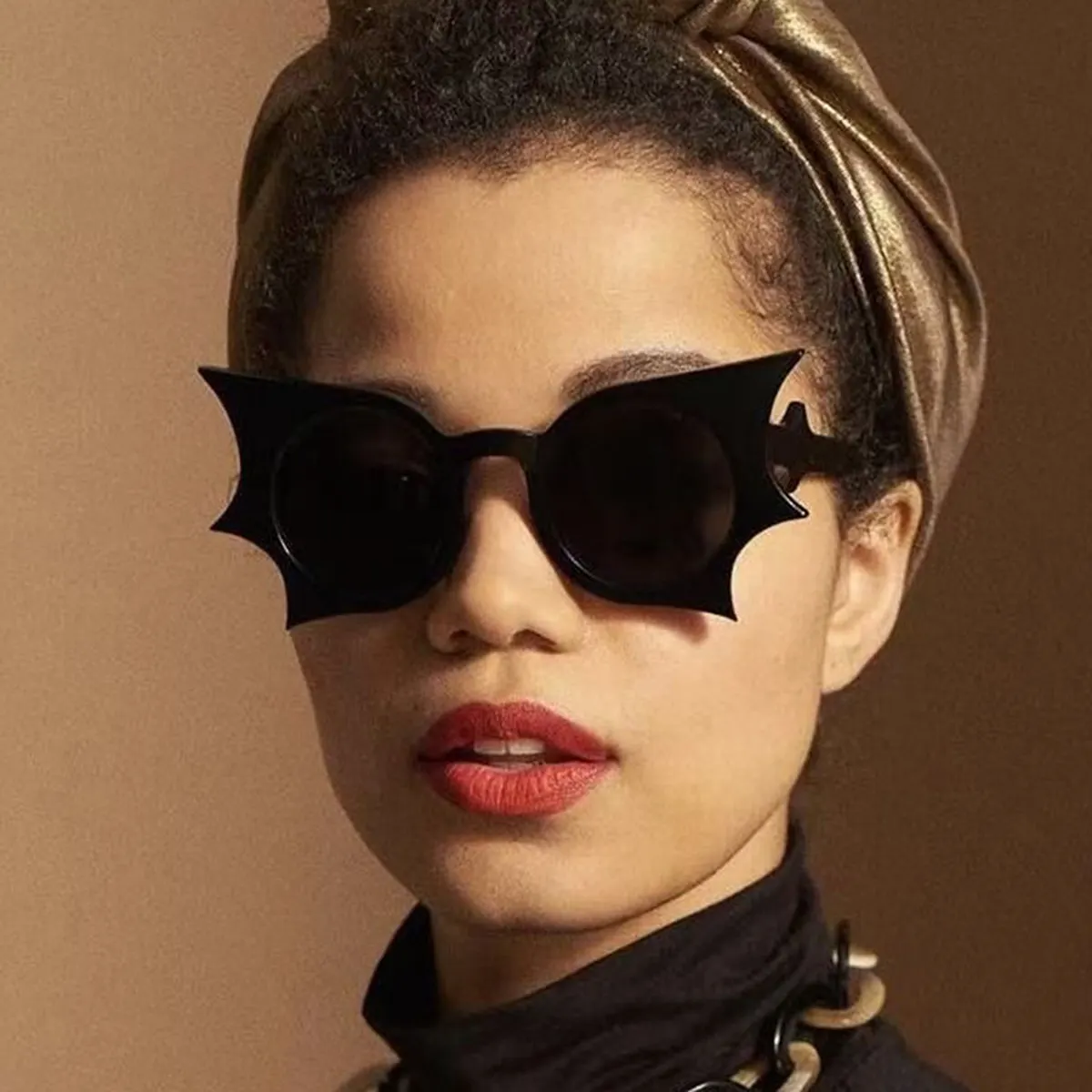 Bat-Wing Shaped Gothic Sunglasses - Black