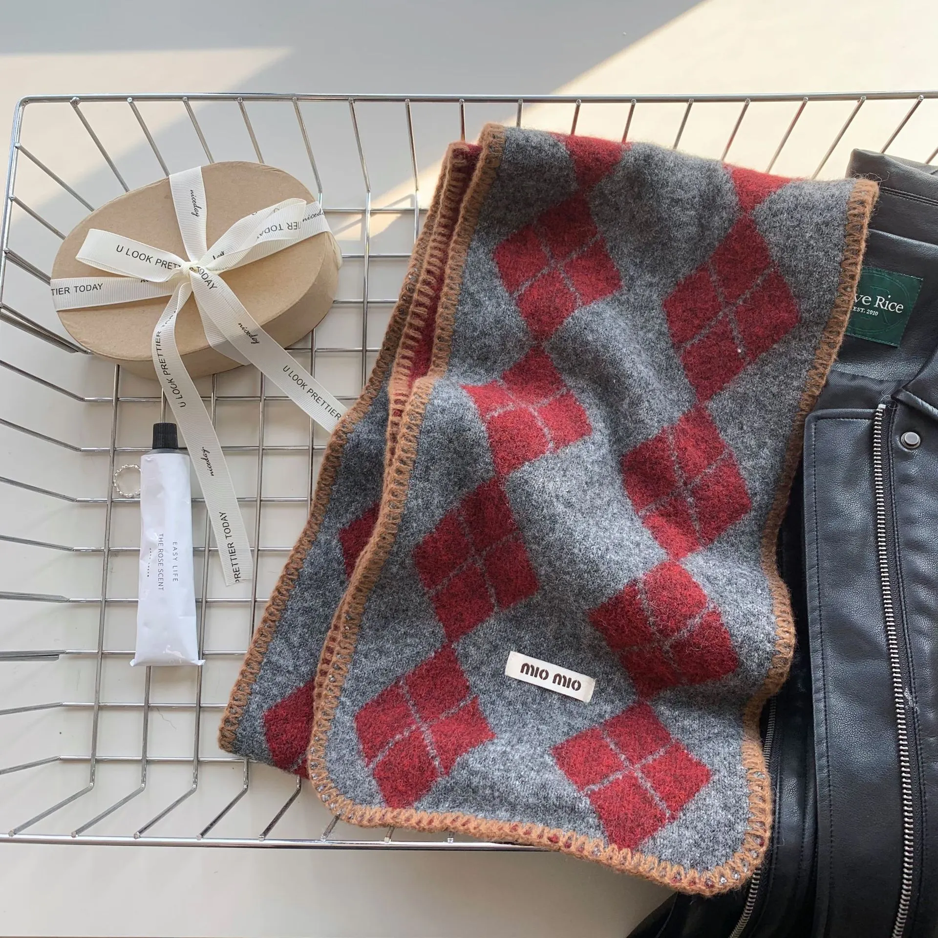 Argyle Pattern Warm Scarf - Deep Red