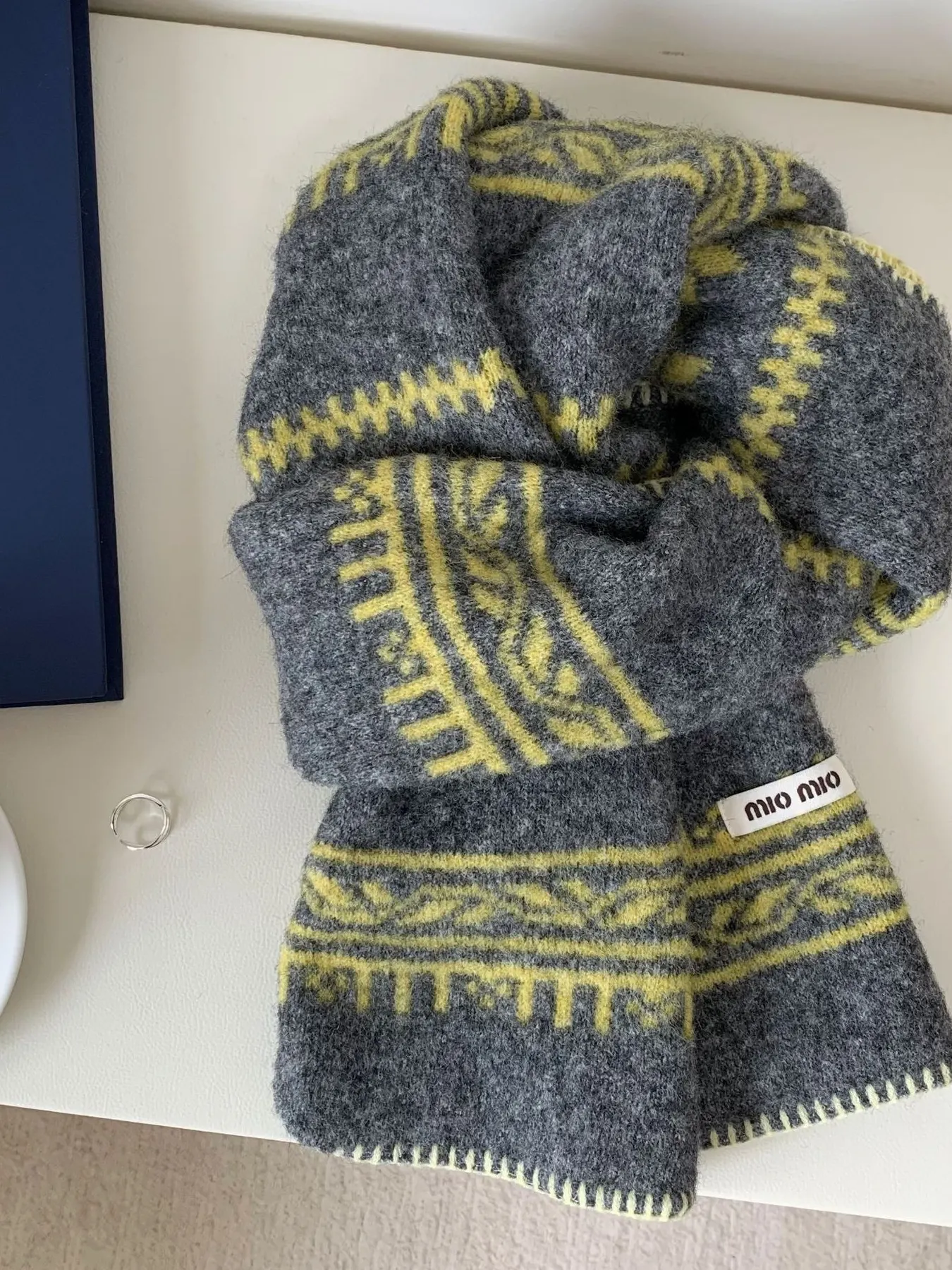 Vintage Pattern Knitted Scarf - Dark Gray